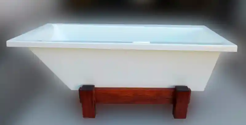Csak ma Leziter Siderno térben álló öntöttmárvány kád, Kád méret: 165x75 cmLeziter