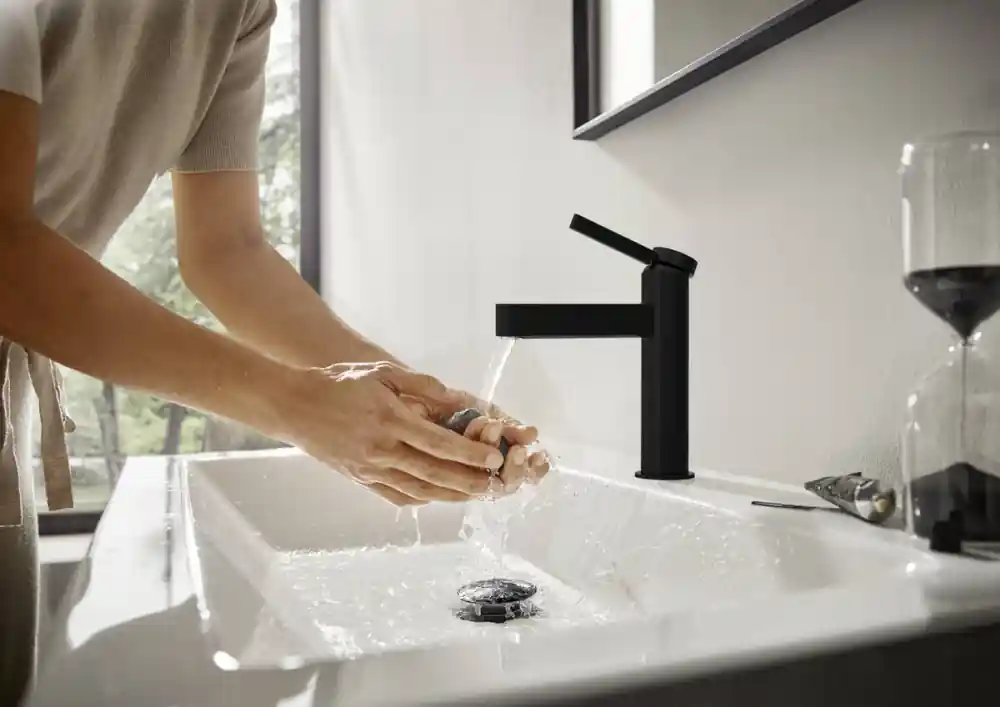 Hansgrohe Finoris Egykaros mosdócsaptelep 110, push-open lefolyógarnitúrával, matt fekete 76023670Hansgrohe Bestseller