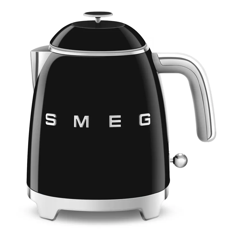 Végkiárusítás SMEG retro mini vízforraló, fekete KLF05BLEUSMEG